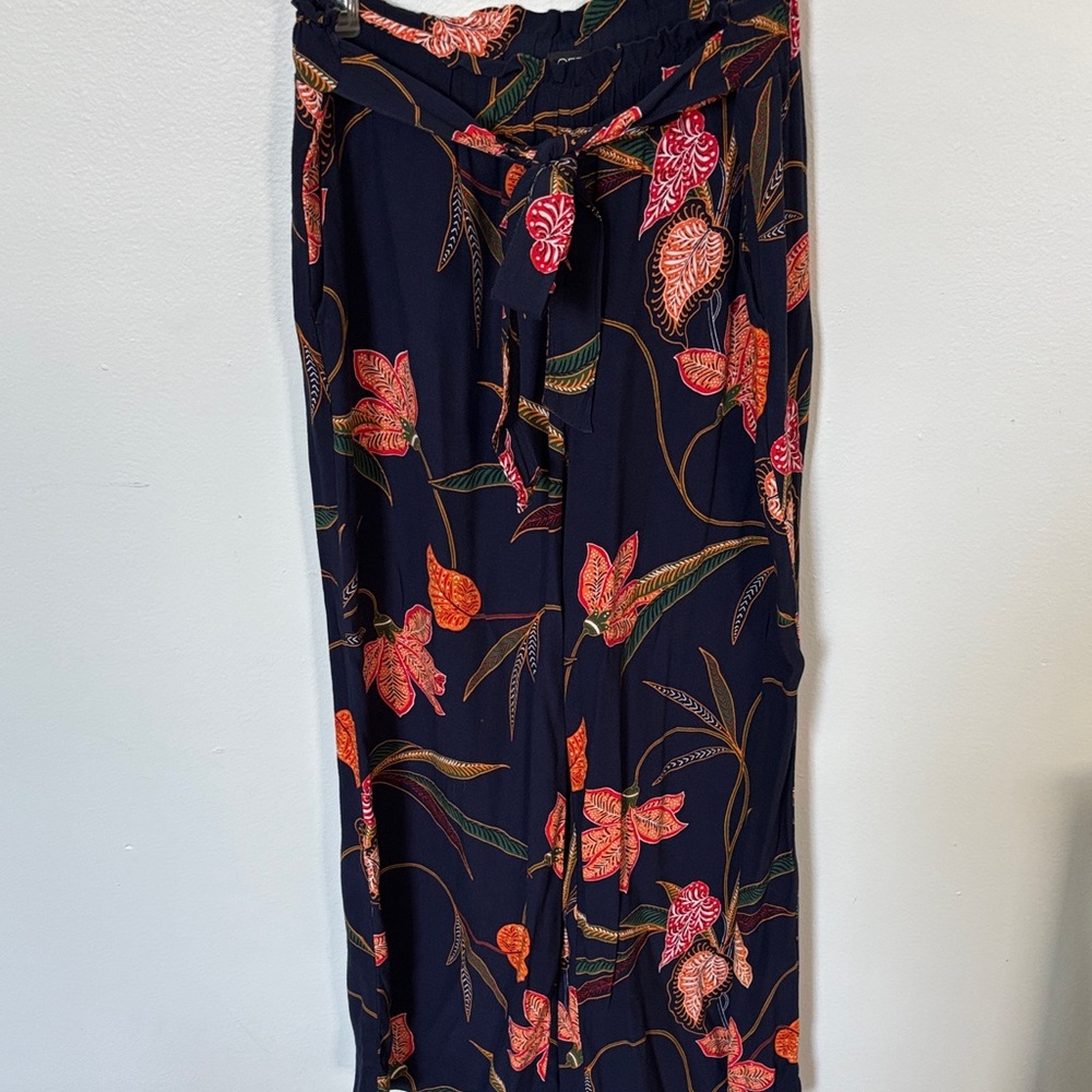 Navy Floral Tie-Waist Flowy Pants - Red & Green Print